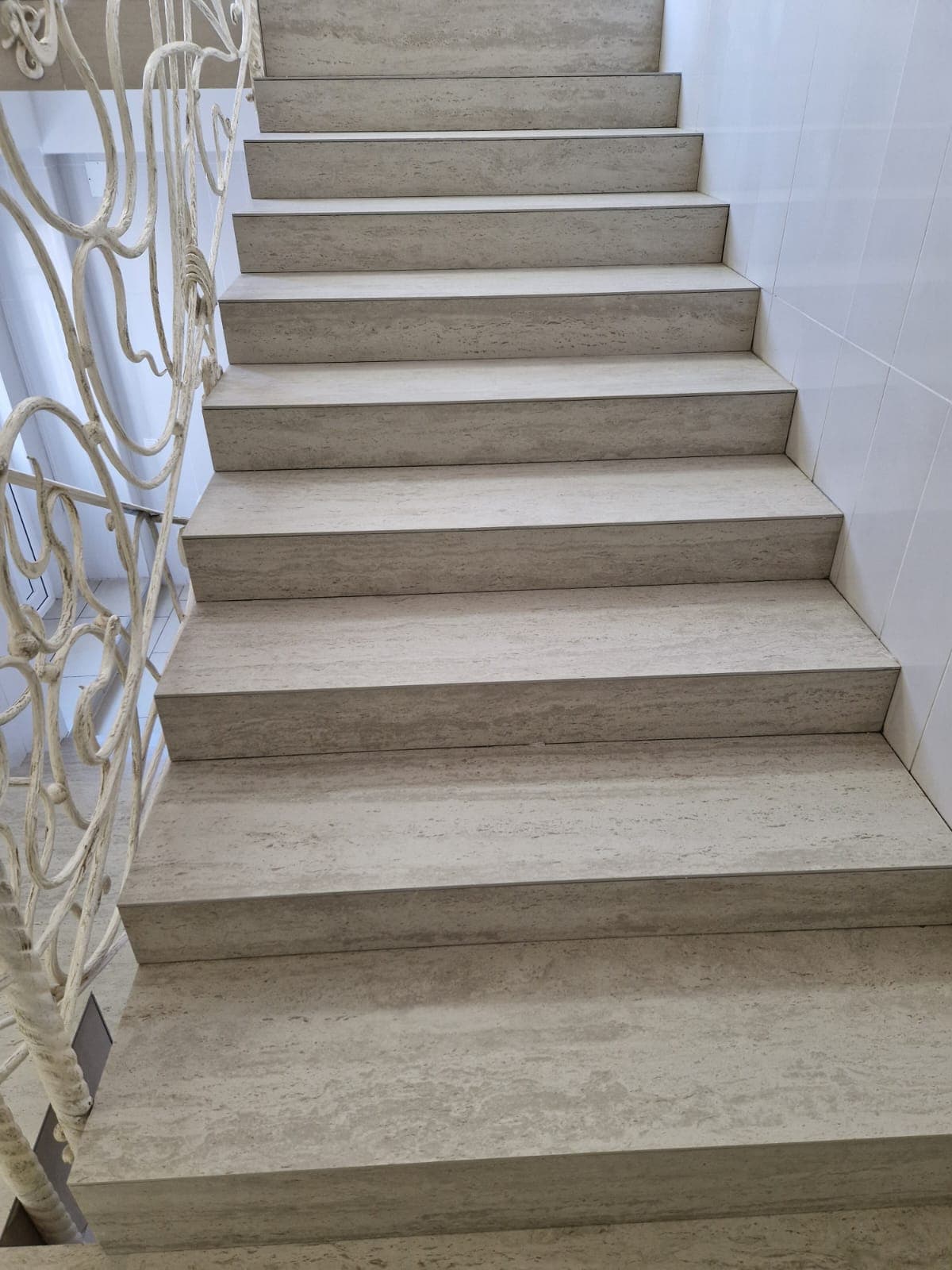 Scari · Travertine